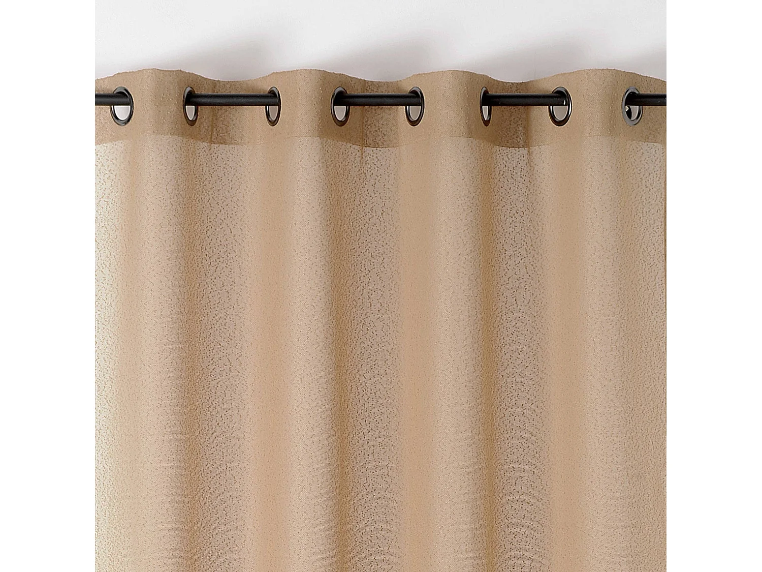 Cortina translúcida con relieve