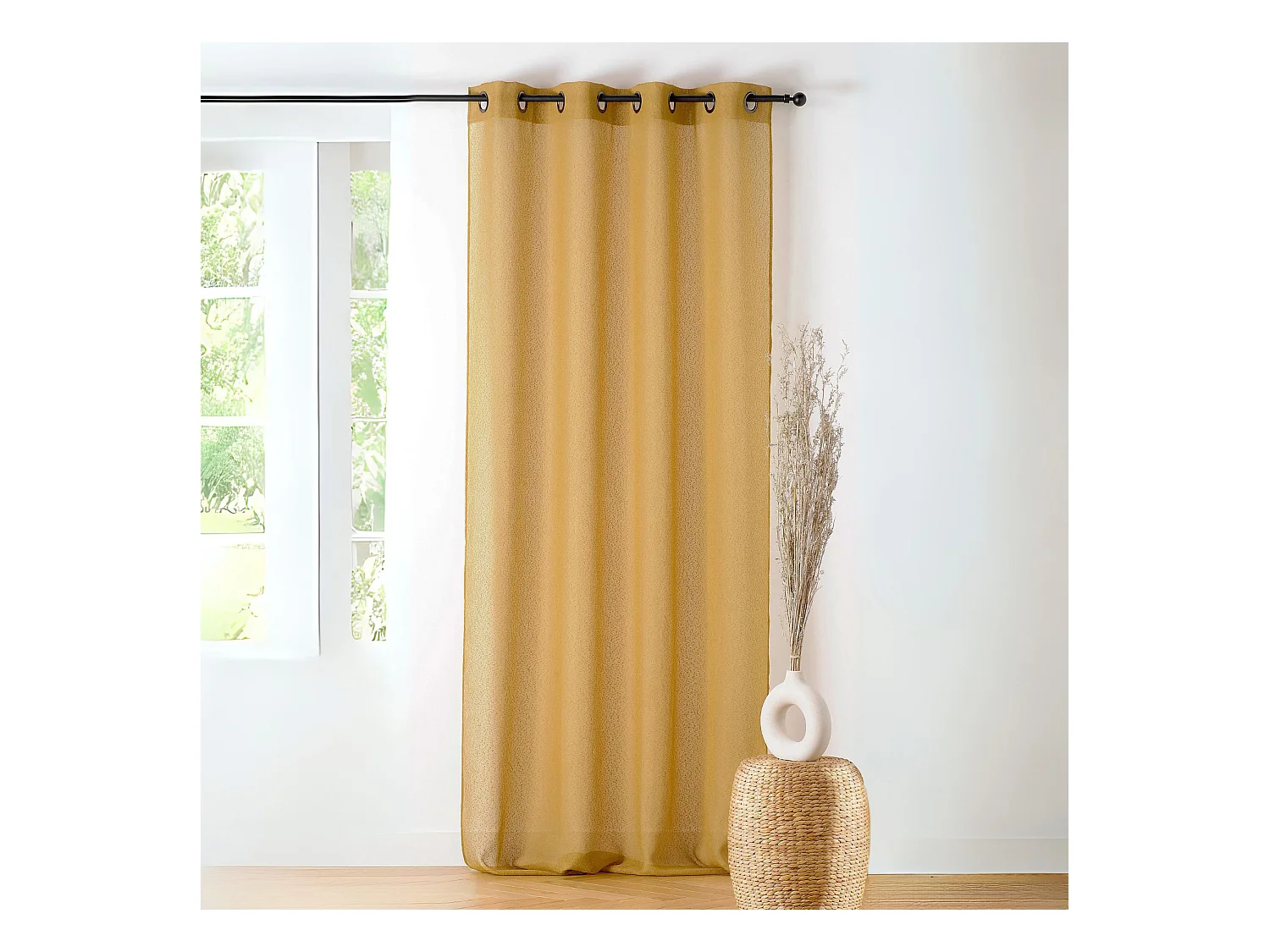 Cortina translúcida con relieve