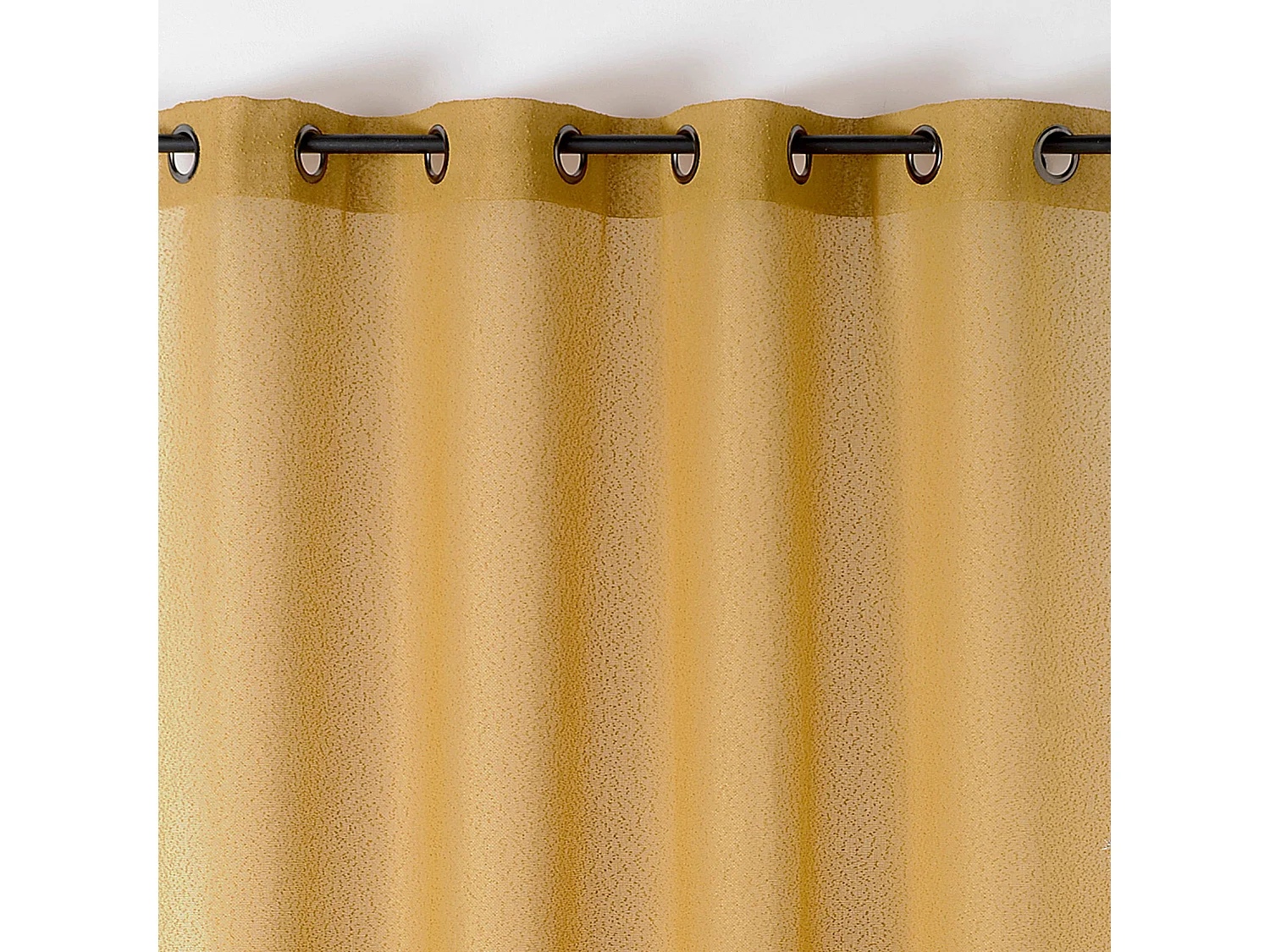 Cortina translúcida con relieve