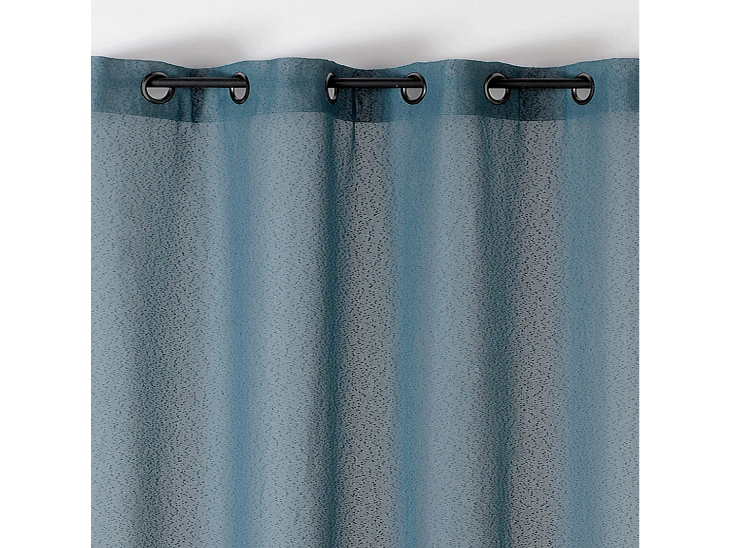 Cortina translúcida con relieve