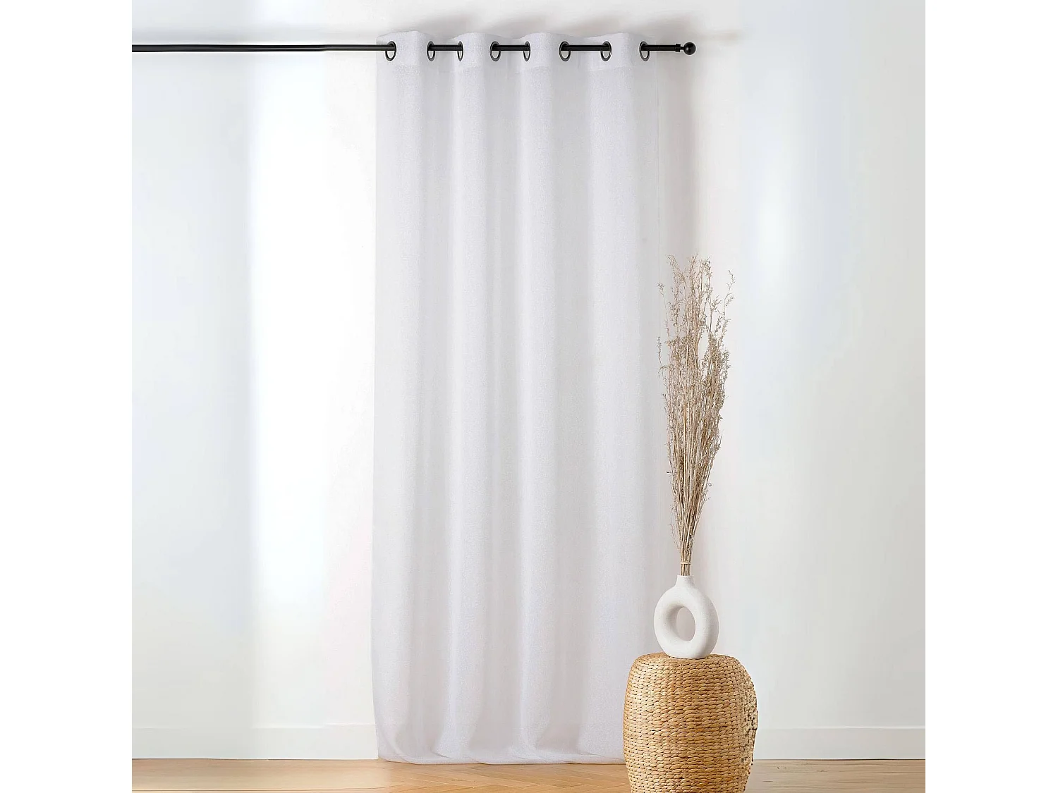 Cortina translúcida con relieve