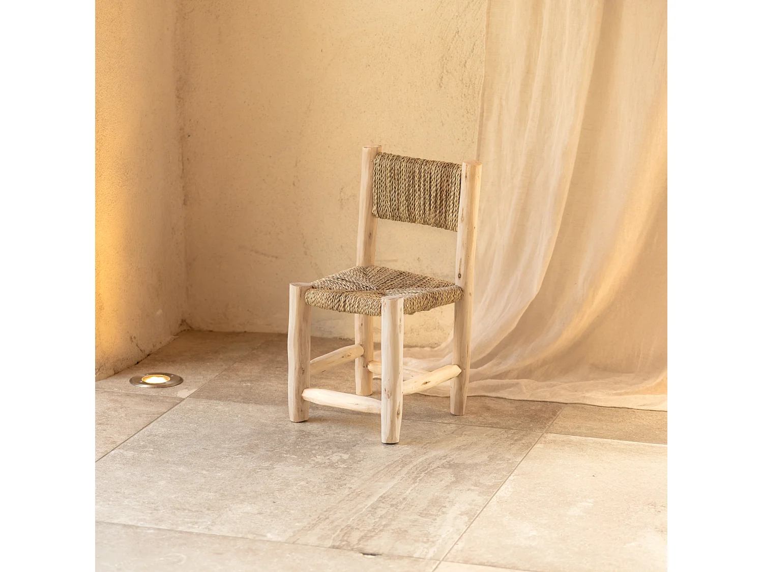 Silla infantil de madera de laurel y doum