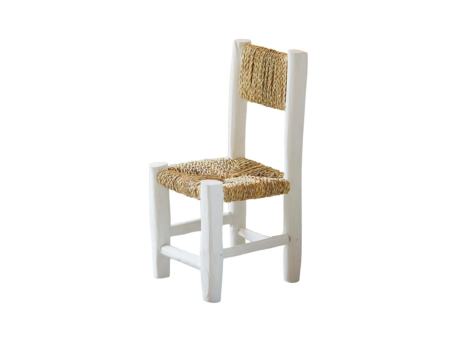 Silla infantil de madera blanca y doum