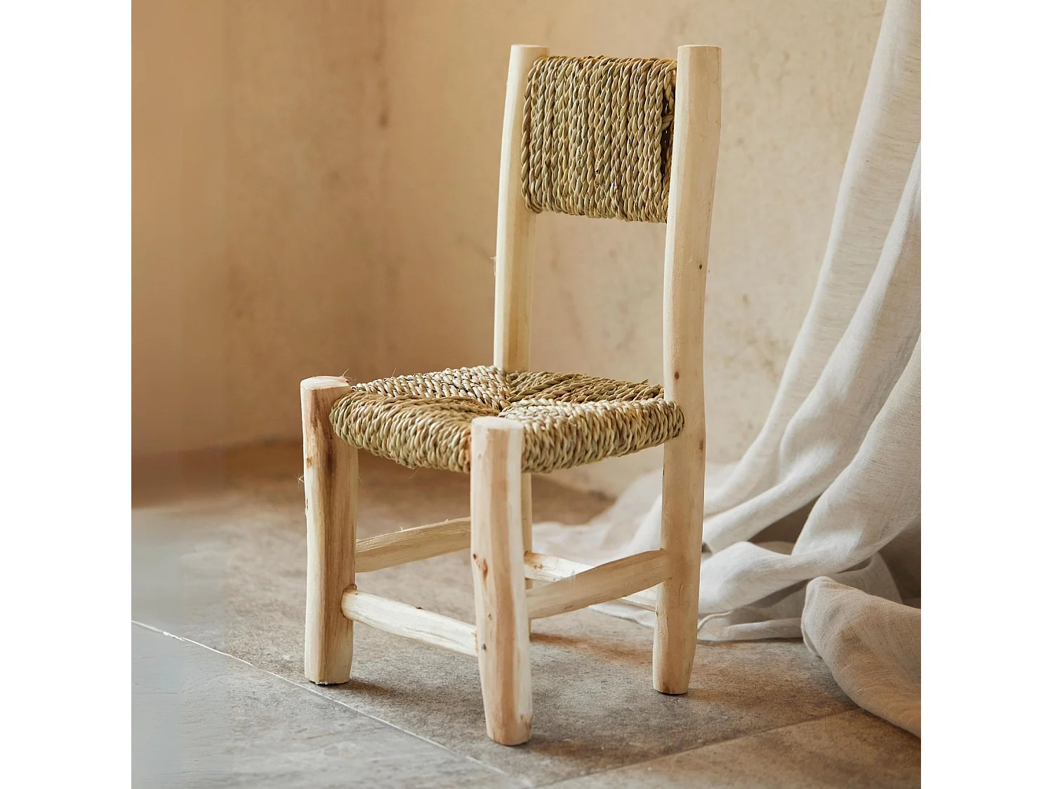 Chaise enfant bois de laurier et doum