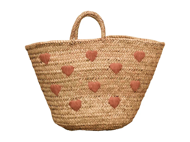 Cesta con corazones bordados