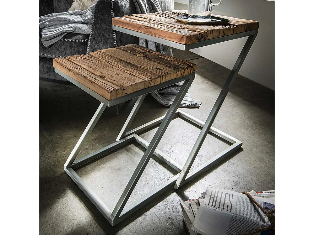 Recyclingholz Beistelltische mit Bügelgestell Eisen (zweiteilig)