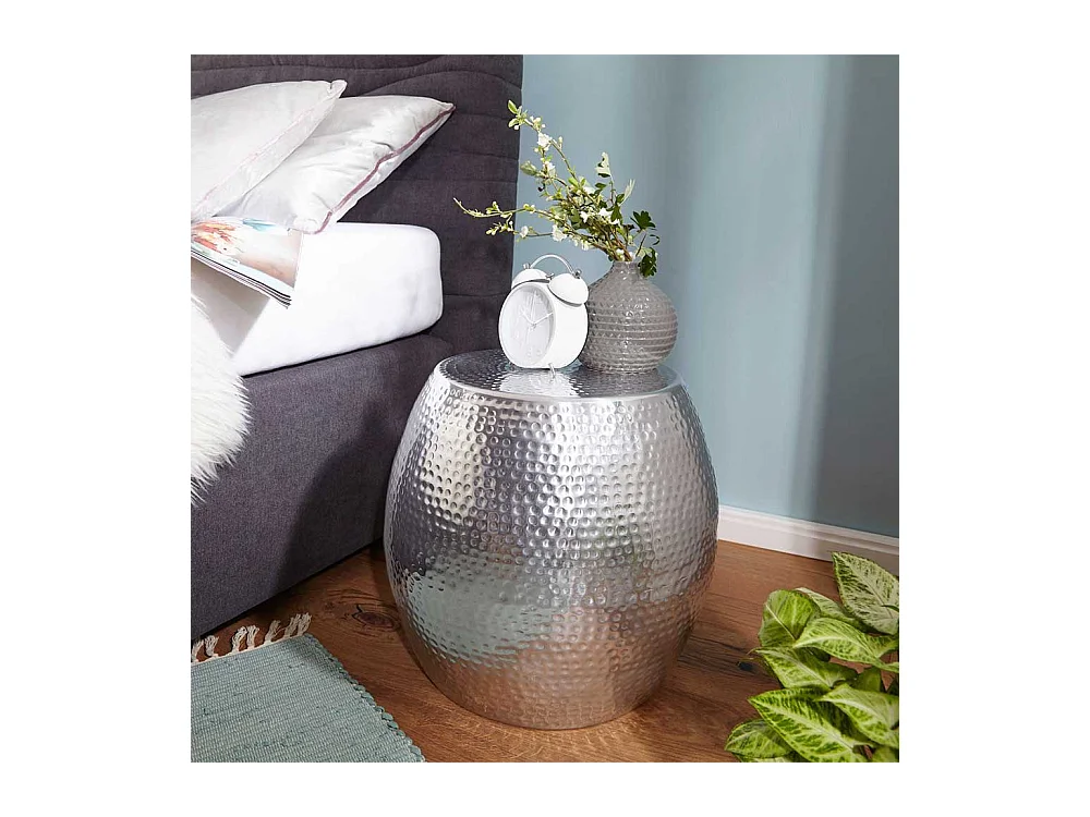 Bett Beistelltisch aus Aluminium Fassform