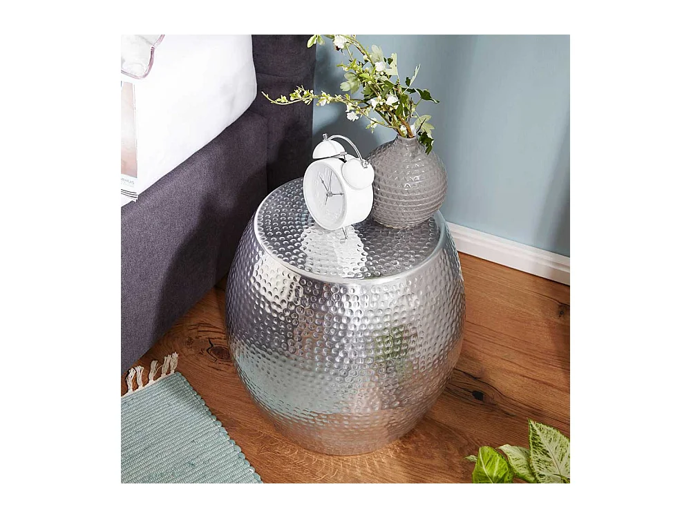 Bett Beistelltisch aus Aluminium Fassform