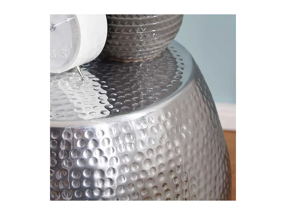 Bett Beistelltisch aus Aluminium Fassform