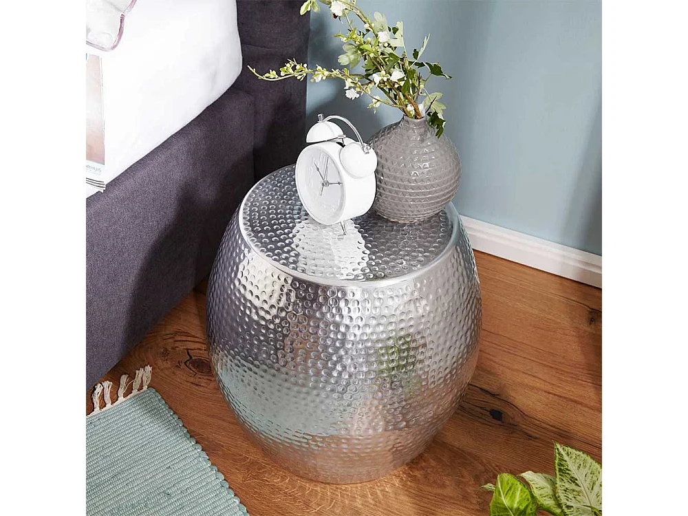 Bett Beistelltisch aus Aluminium Fassform