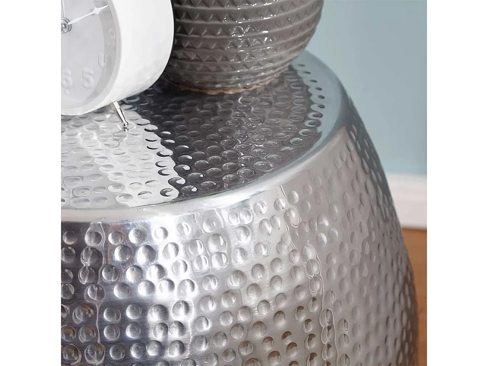 Bett Beistelltisch aus Aluminium Fassform