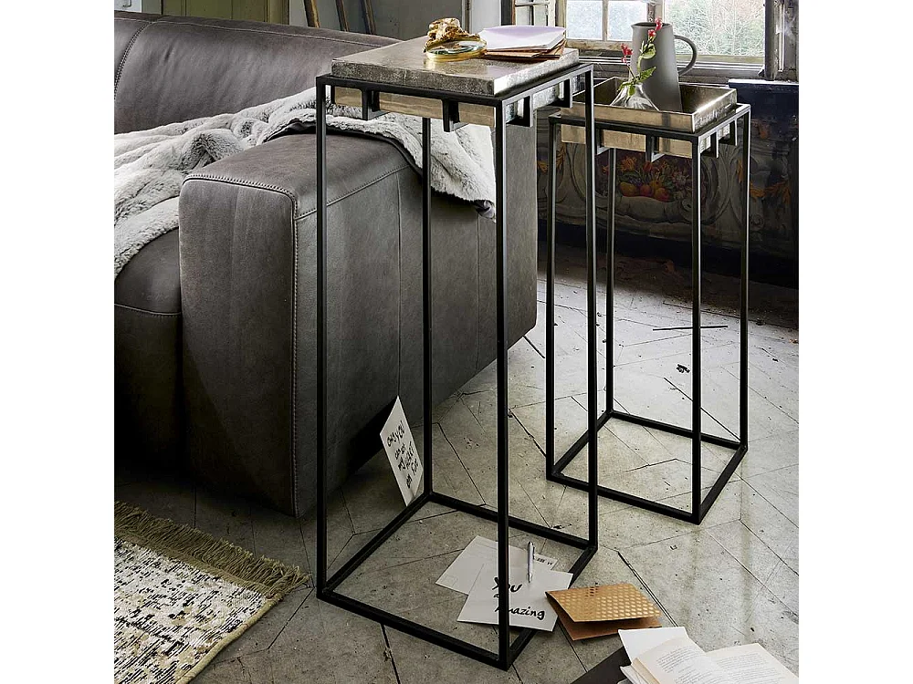 Hohe Beistelltische aus Metall abnehmbarer Platte (zweiteilig)