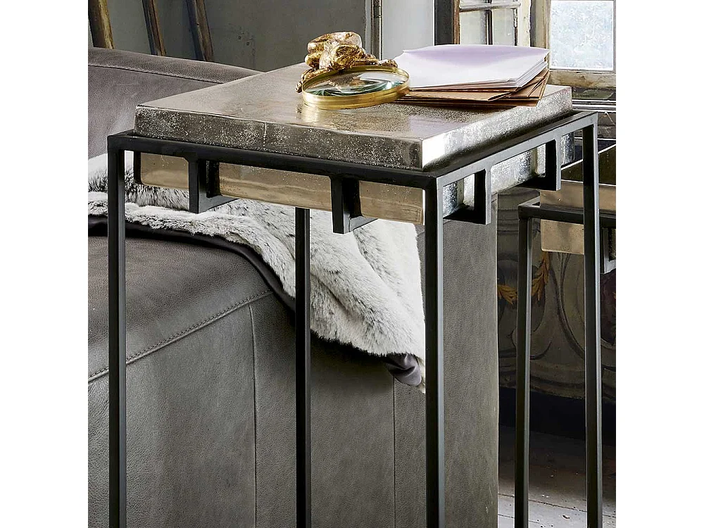 Hohe Beistelltische aus Metall abnehmbarer Platte (zweiteilig)