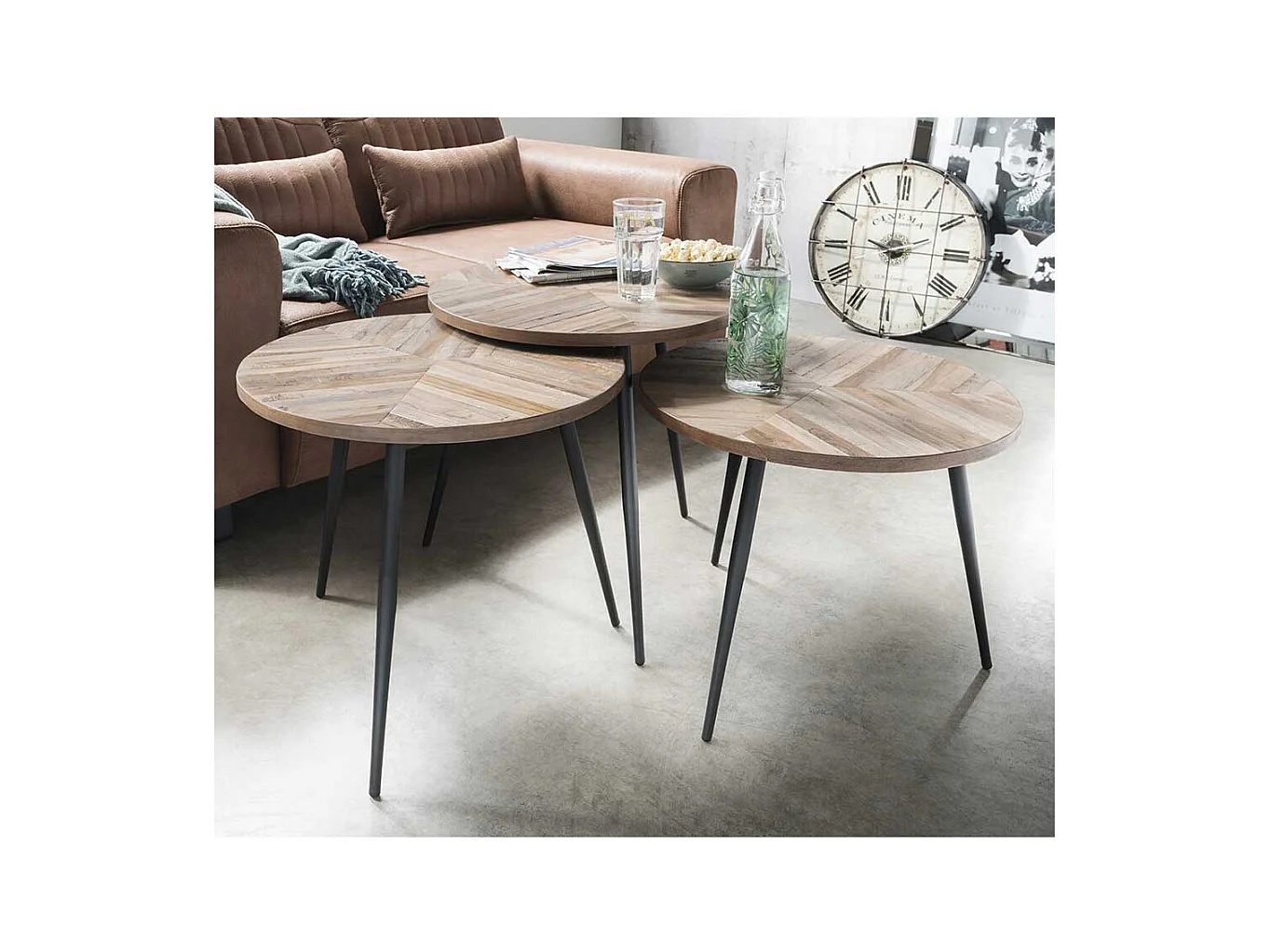 Drei Beistelltische aus recyceltem Teak Massivholz Metall (dreiteilig)