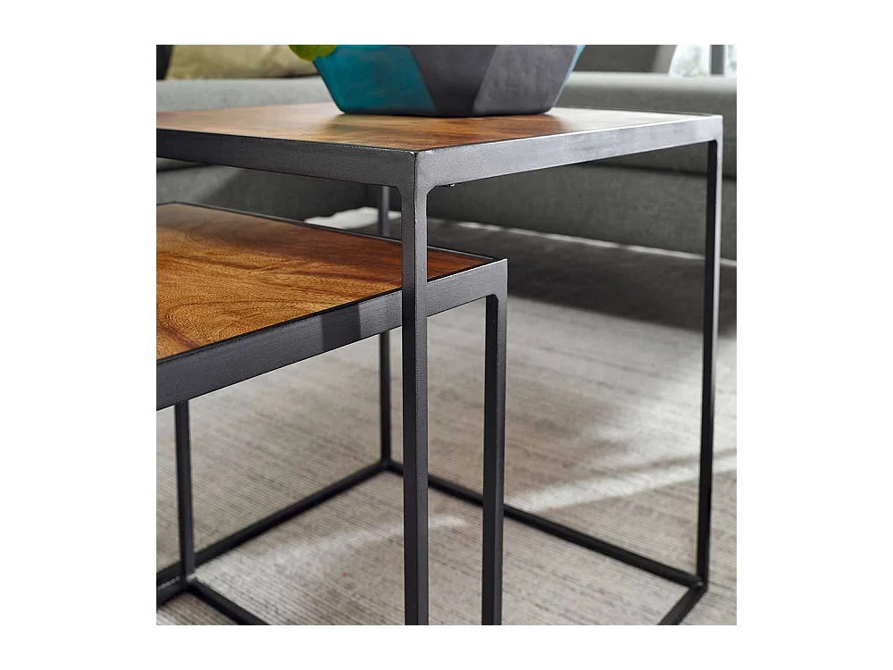 Industry Beistelltische aus Mangobaum Massivholz und Eisen quadratisch (zweiteilig)