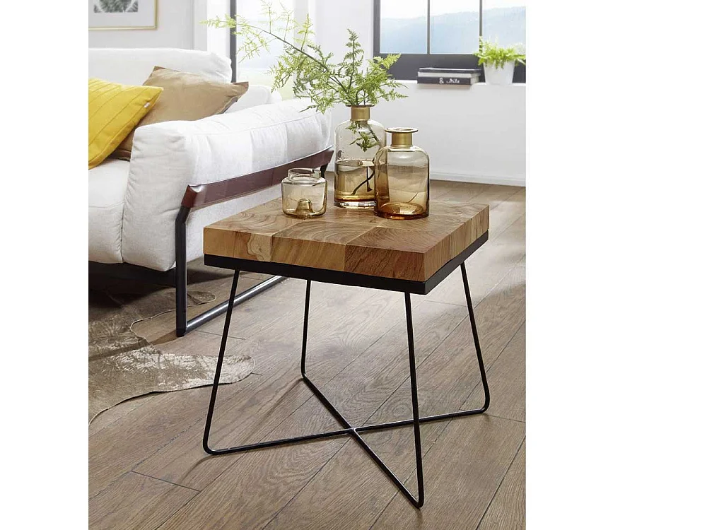 Quadratischer Beistelltisch aus Akazie Massivholz Schwarz Metall