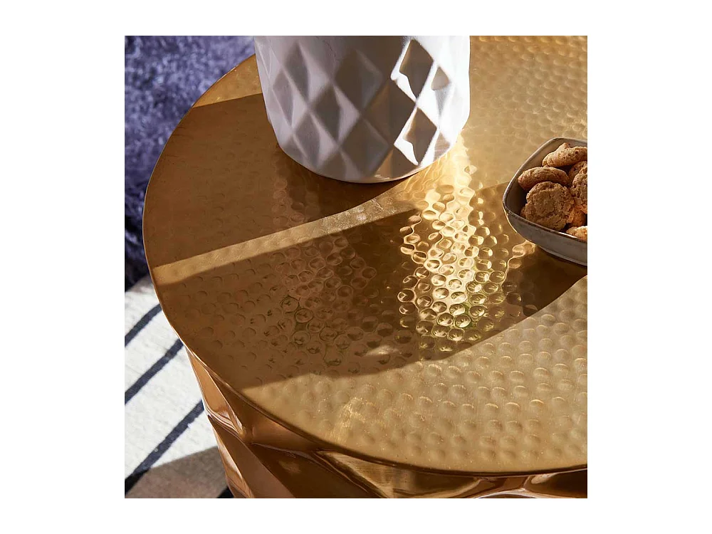 Beistelltisch in Hammerschlag Optik Aluminium in Goldfarben
