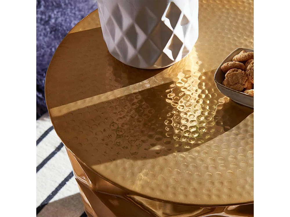 Beistelltisch in Hammerschlag Optik Aluminium in Goldfarben