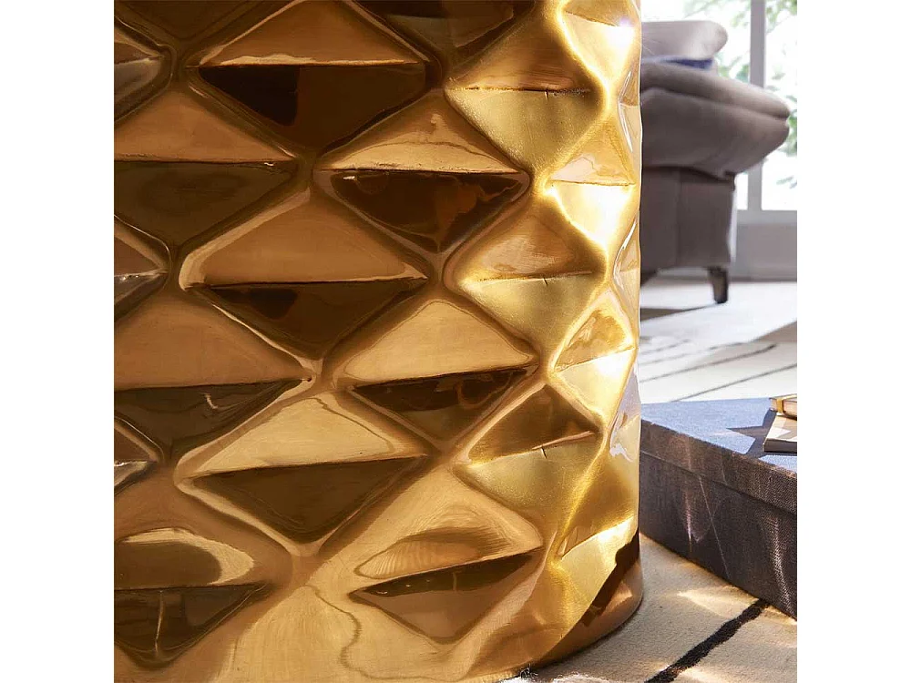 Beistelltisch in Hammerschlag Optik Aluminium in Goldfarben