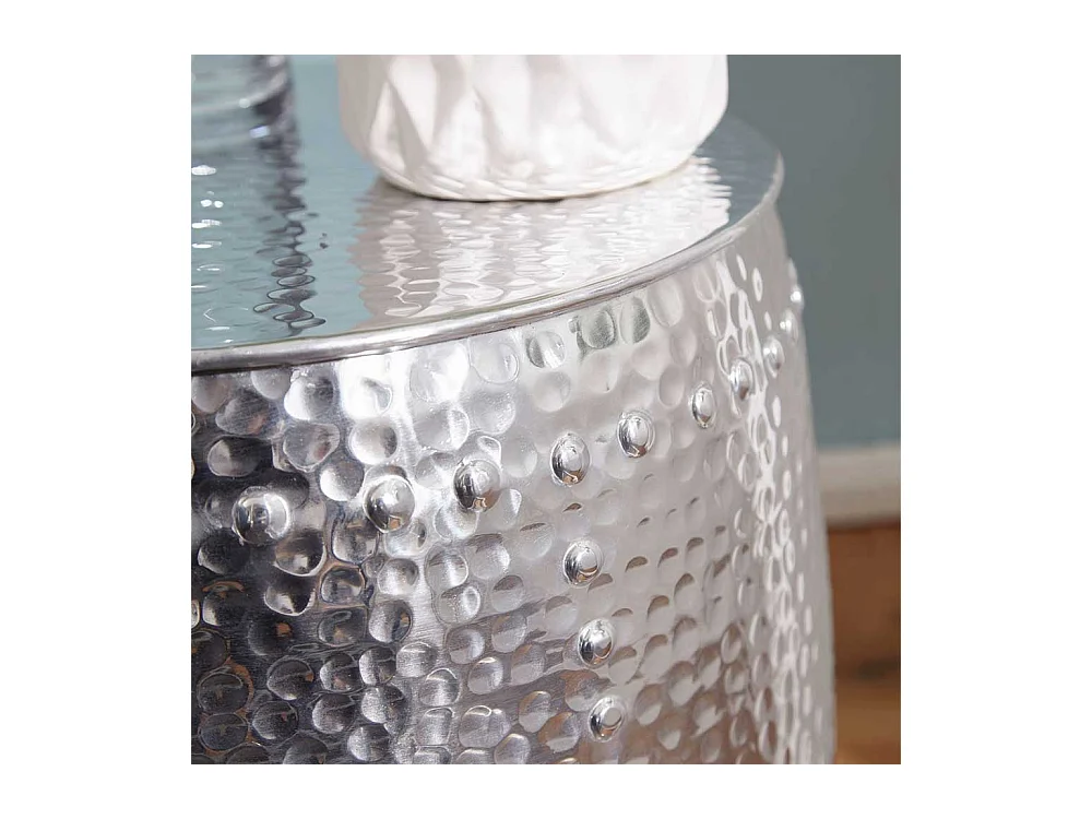 Design Beistelltisch in Hammerschlag Optik handgearbeitet