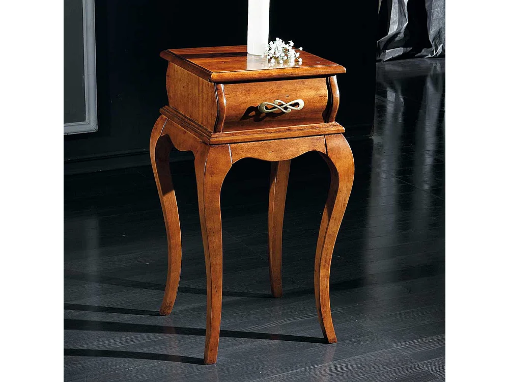 Italienischer Beistelltisch in Nussbaumfarben einer Schublade