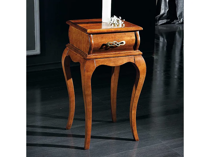 Italienischer Beistelltisch in Nussbaumfarben einer Schublade