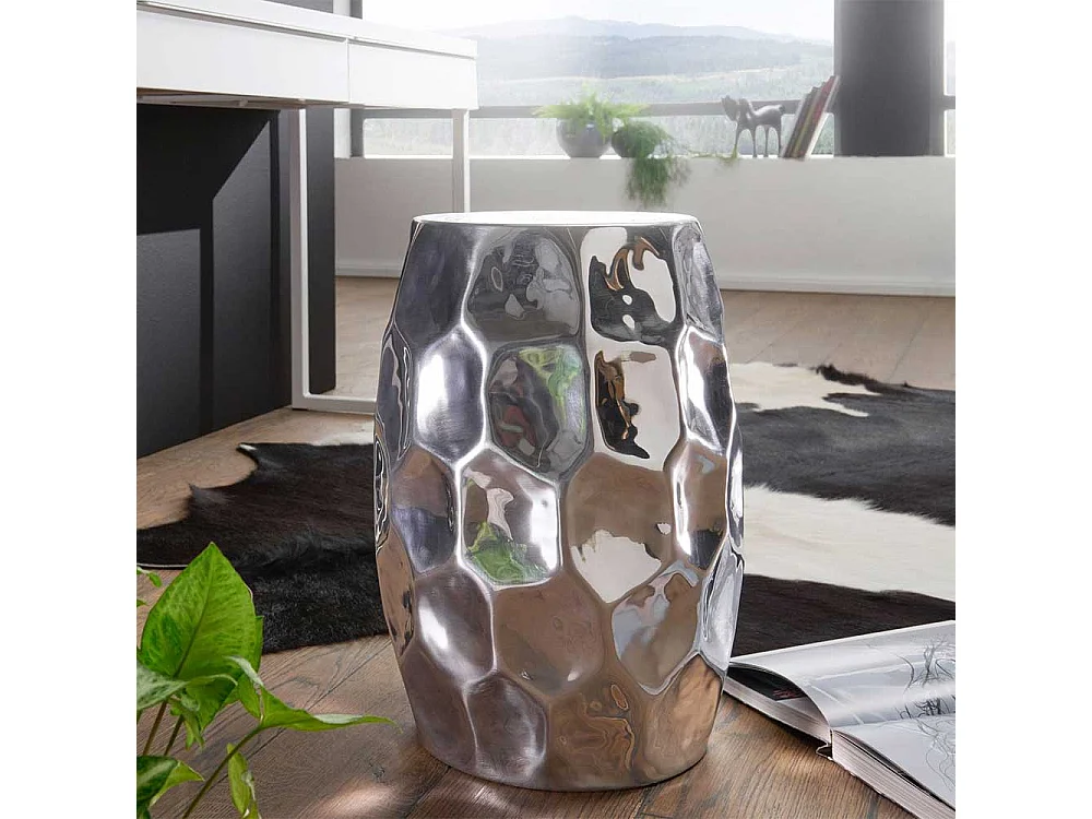 Designer Tisch aus Aluminium Hammerschlag Optik