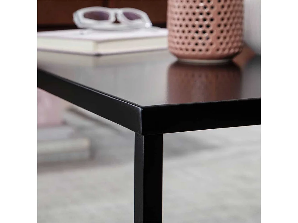 Schwarzer Sofatisch im Industrie und Loft Stil quadratischer Tischplatte
