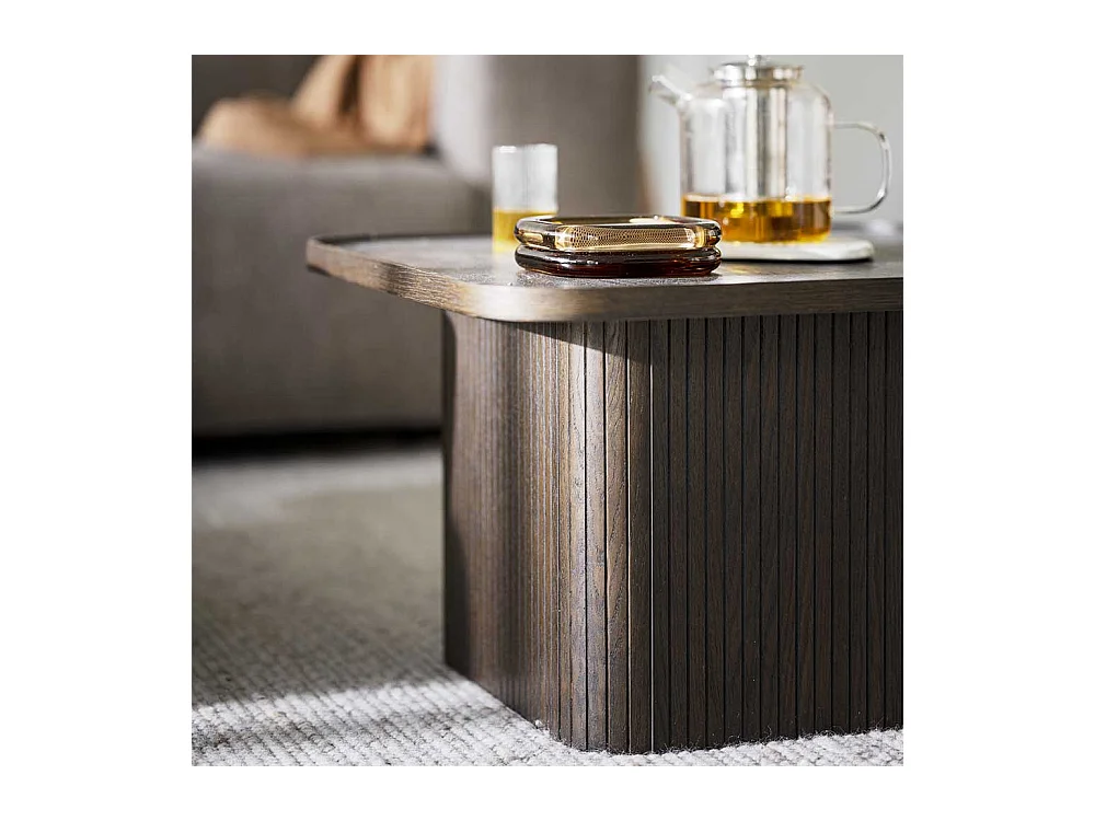 Couchtisch Designercouchtisch in Eiche dunkel mit Holzwerkstoff Oberfläche