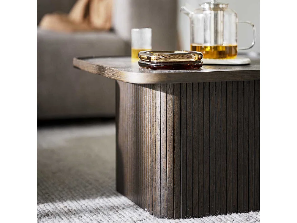 Couchtisch Designercouchtisch in Eiche dunkel mit Holzwerkstoff Oberfläche