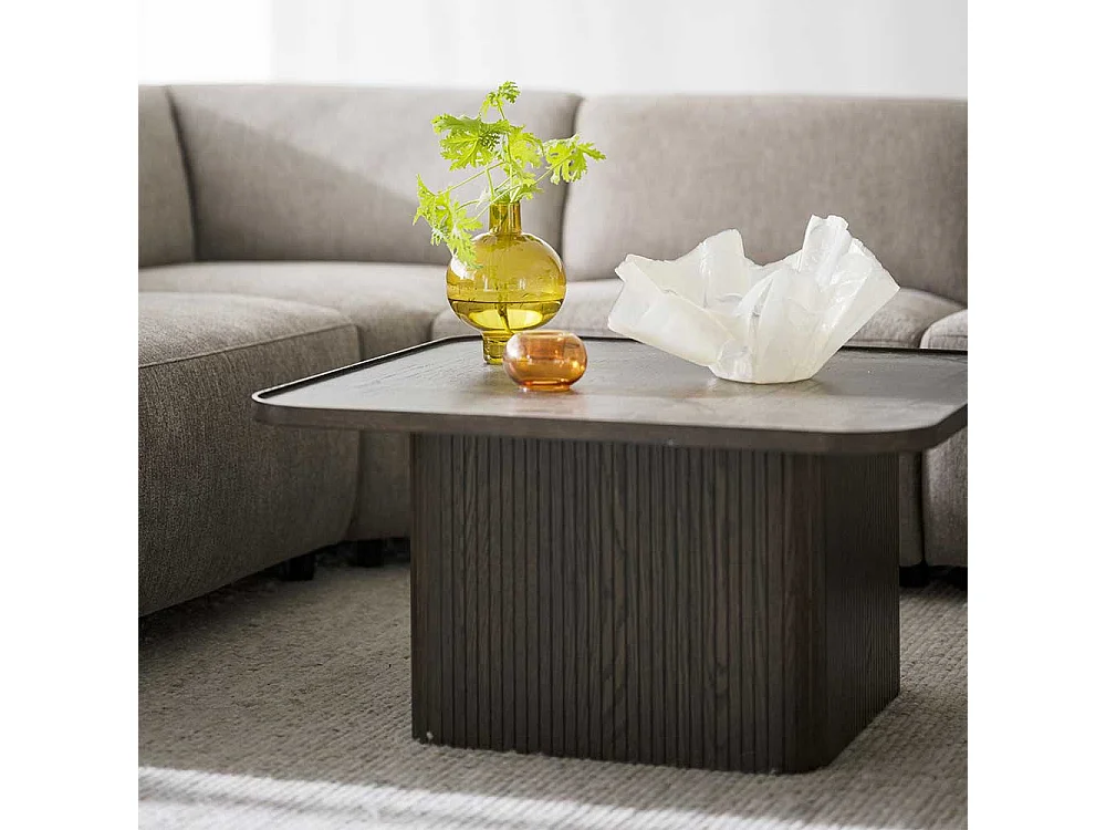 Couchtisch Designercouchtisch in Eiche dunkel mit Holzwerkstoff Oberfläche