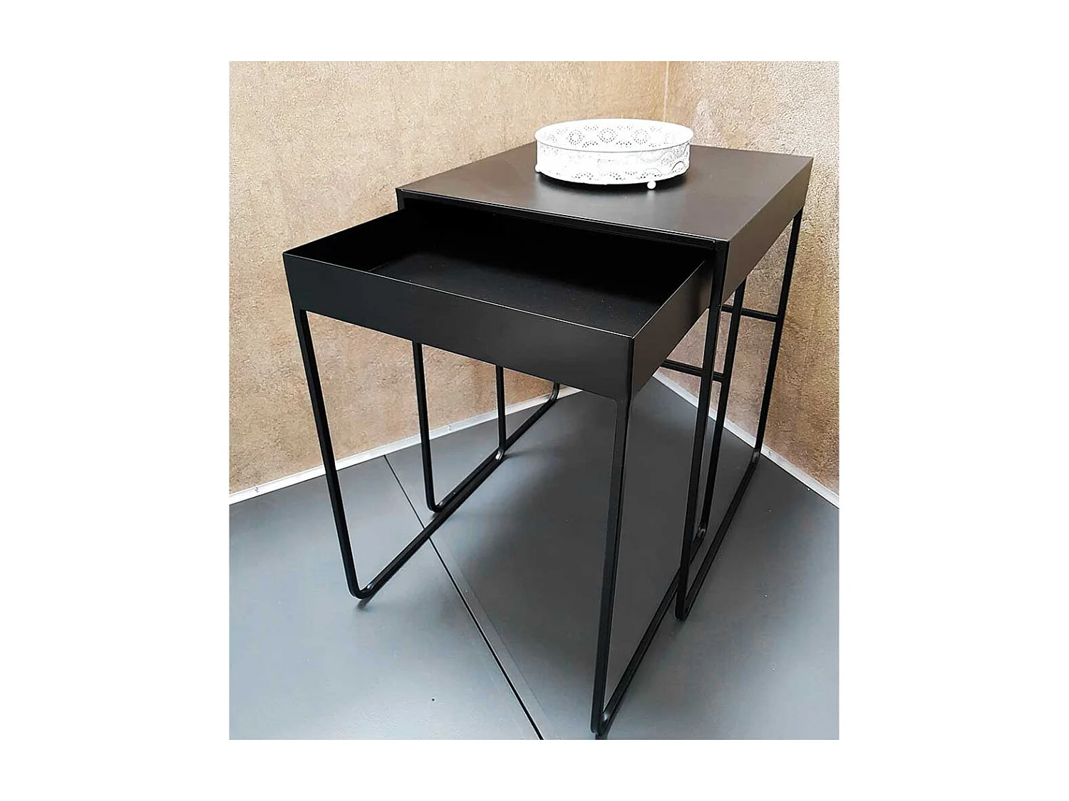 Schwarze Metalltische mit Bügelgestell modernem Design (zweiteilig)