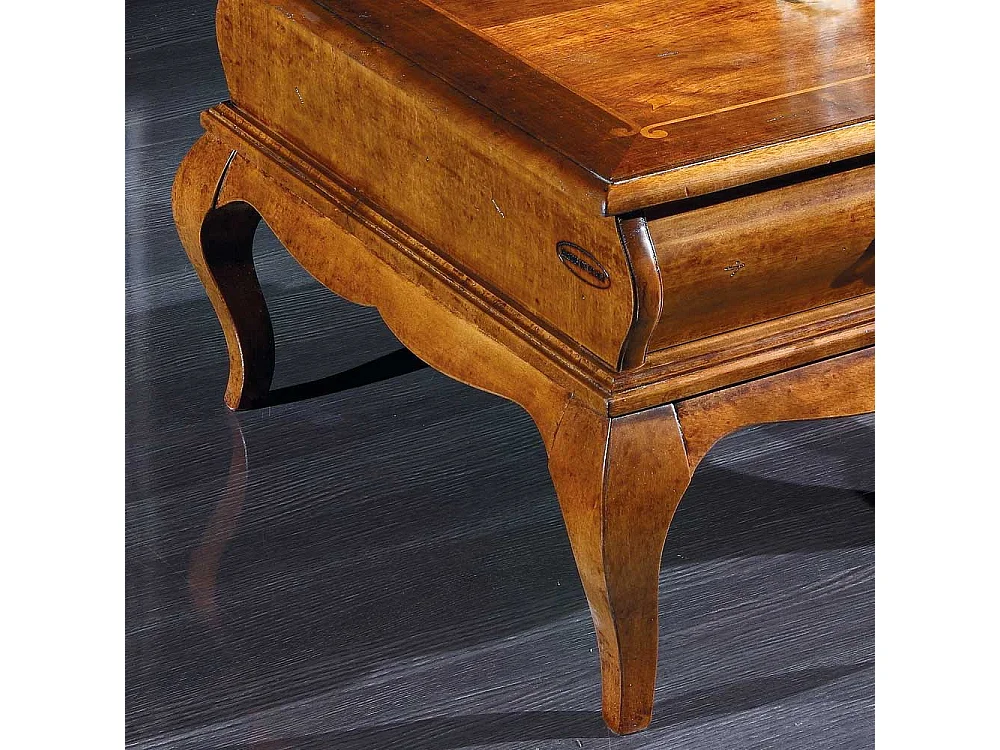 Wohnzimmer Couchtisch im italienischen Design Nussbaum lackiert