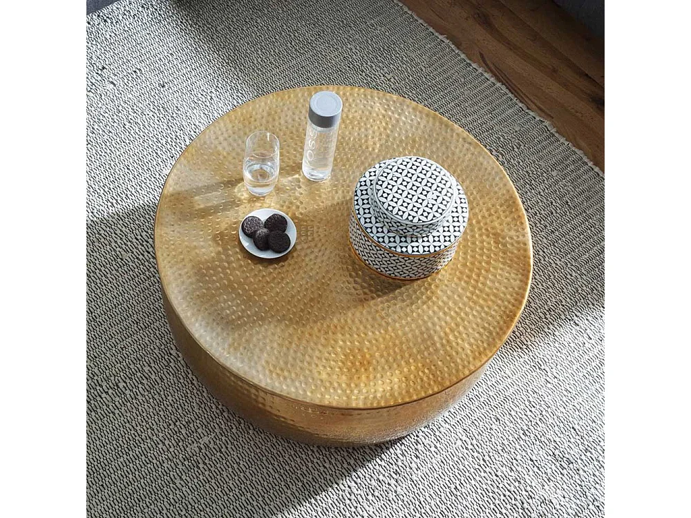 Designtisch in Goldfarben aus Aluminium Hammerschlag Optik