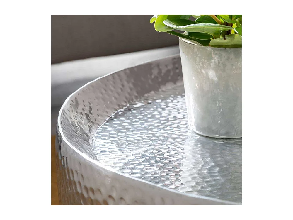 Designcouchtisch Silber aus Aluminium Hammerschlag Optik