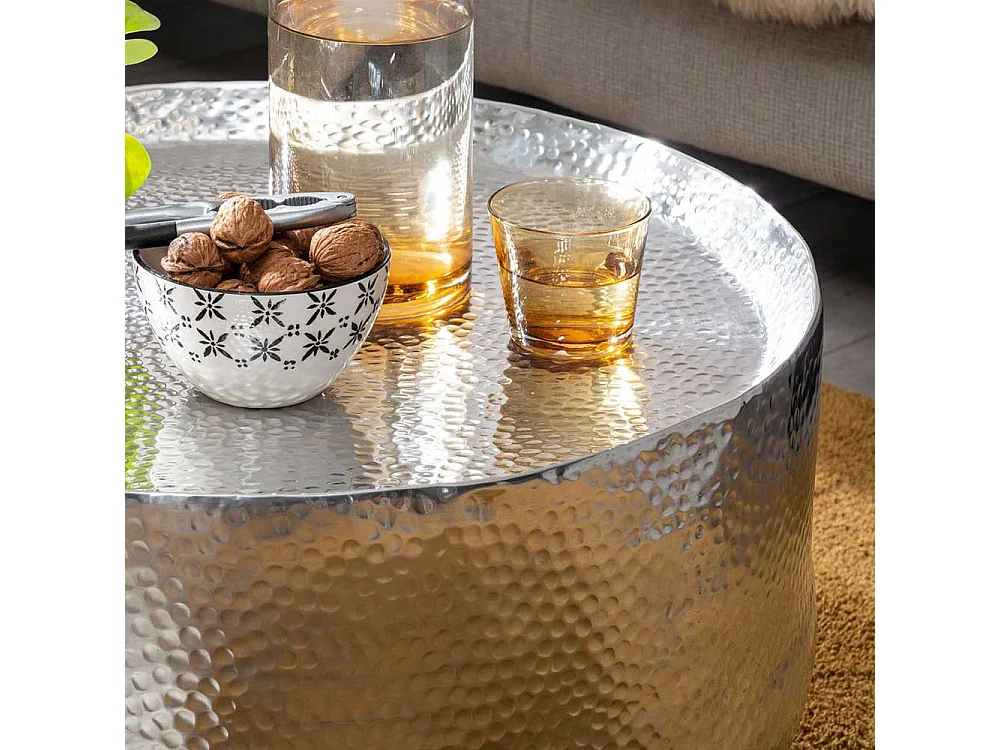 Designcouchtisch Silber aus Aluminium Hammerschlag Optik