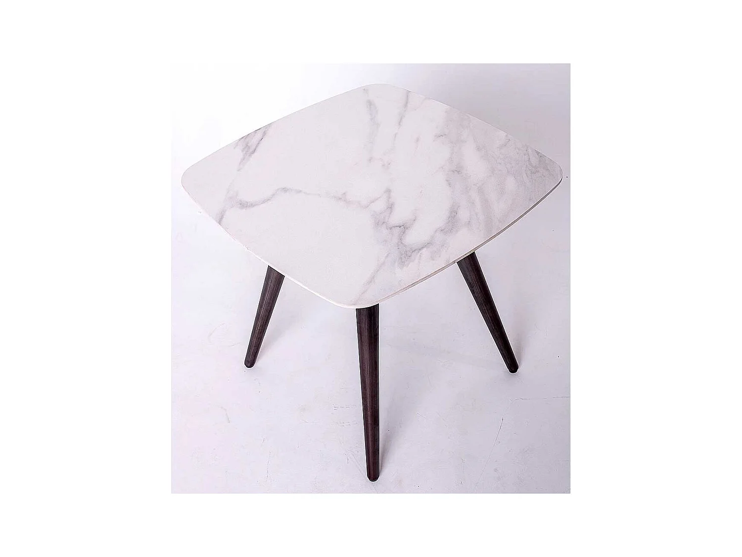 Couchtisch mit Vierfußgestell und quadratischer Tischplatte Marmoroptik