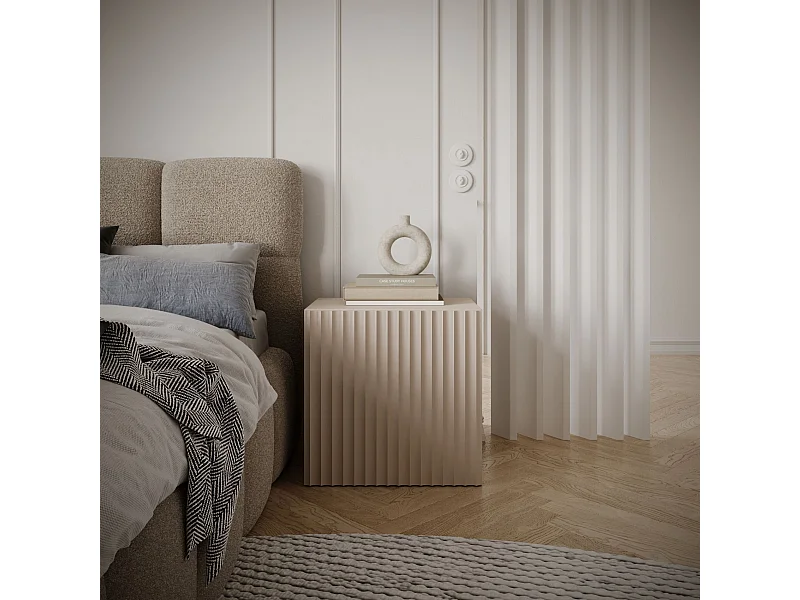 Table de chevet 1 porte avec façade à lamelles rainurées – beige cachemire 50 cm – SUNDS