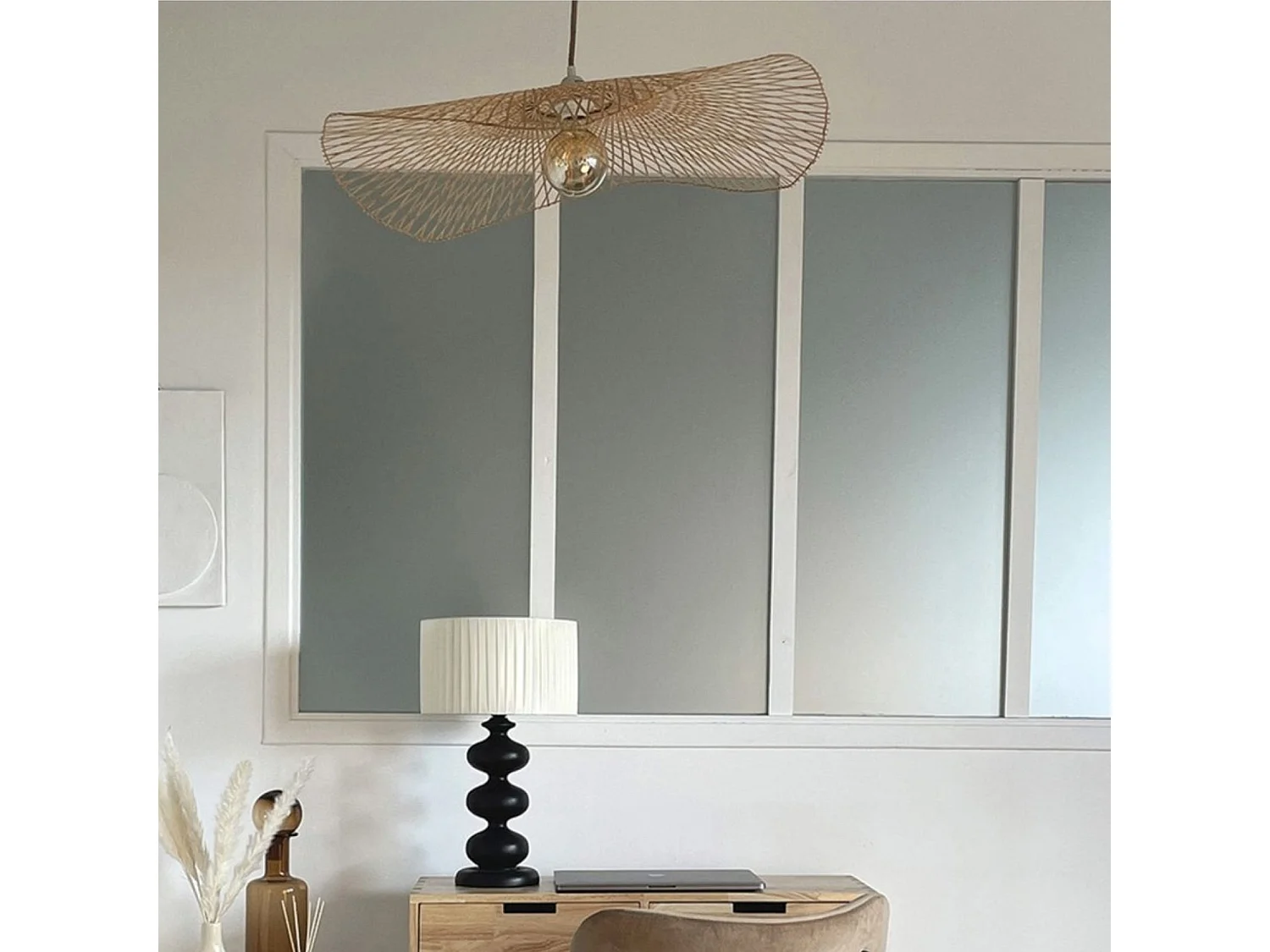 Pantalla con forma de libélula