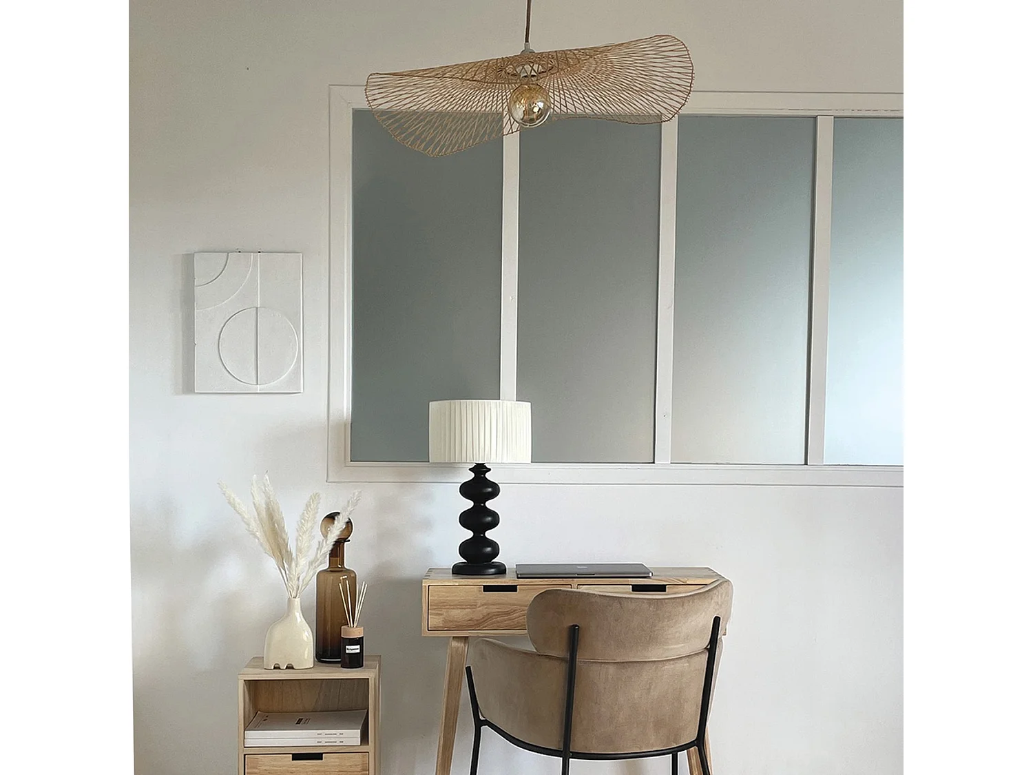 Pantalla con forma de libélula