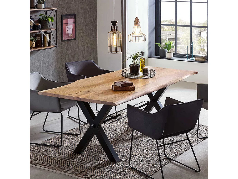 Baumkanten Esszimmertisch aus Akazie Massivholz und Metall Schwarz lackiert