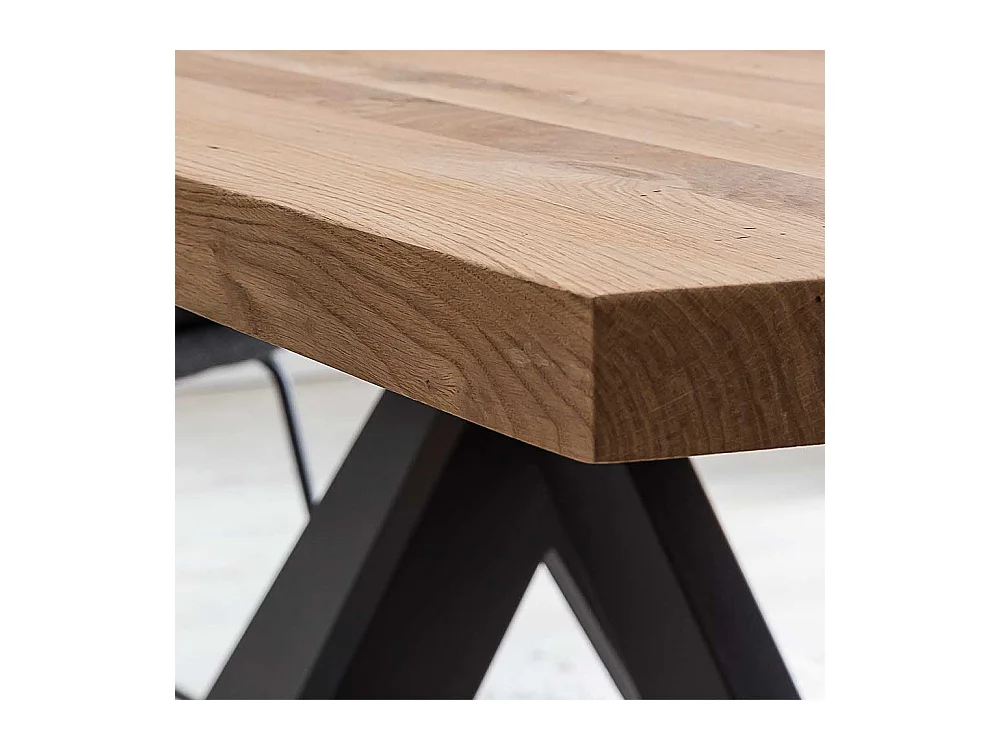 Küchentisch aus Eiche Massivholz und Metall modern