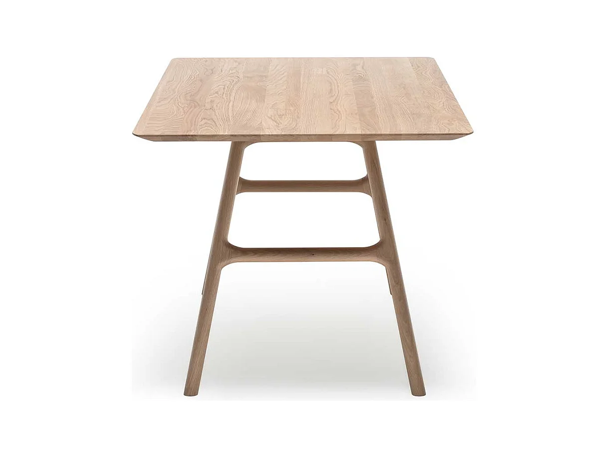 Esszimmertisch aus Eiche massiv weiß geölt und geschliffen Skandi Design