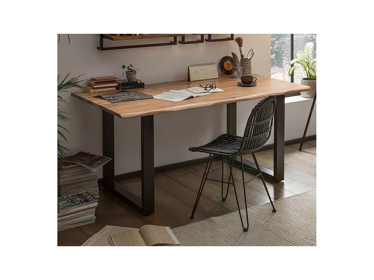 Echtholztisch Baumkante aus Akazie Massivholz Metall