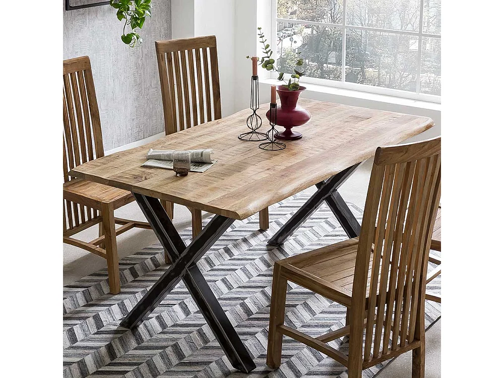 Design Esstisch aus Mangobaum Massivholz und Eisen Baumkante