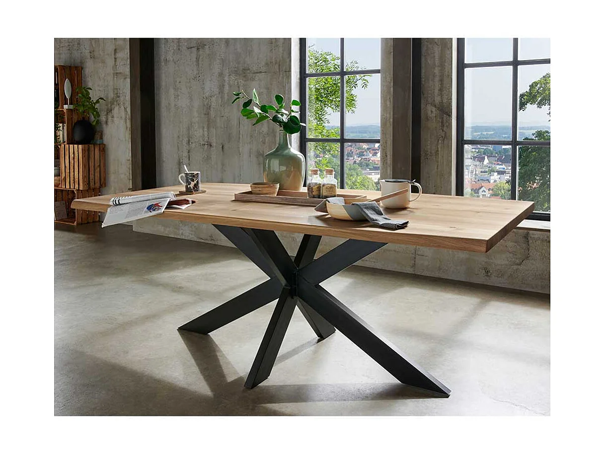 Esszimmertisch aus Wildeiche Massivholz und Stahl Spider Gestell