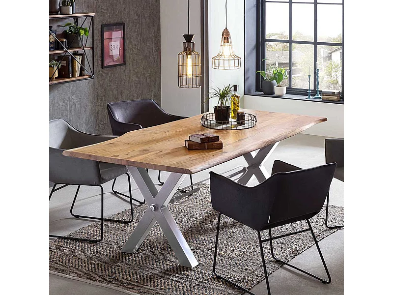 Esszimmertisch mit Baumkante in Akaziefarben und Weiß Metall Gestell