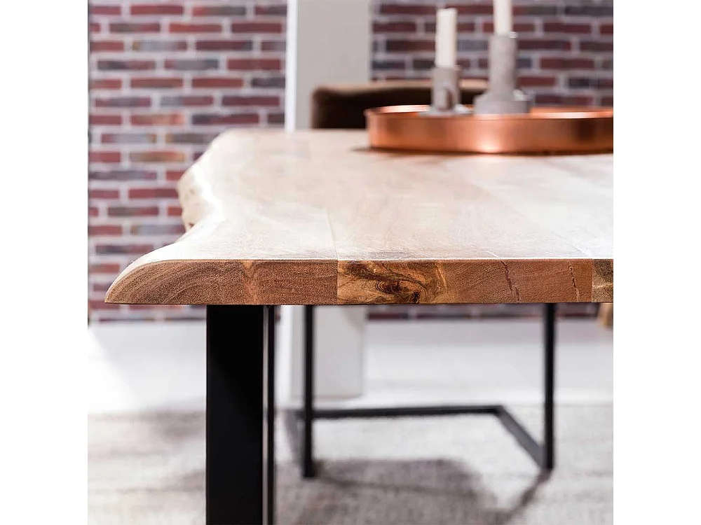 Baumkanten Esstisch aus Akazie Massivholz und Stahl Loft Design
