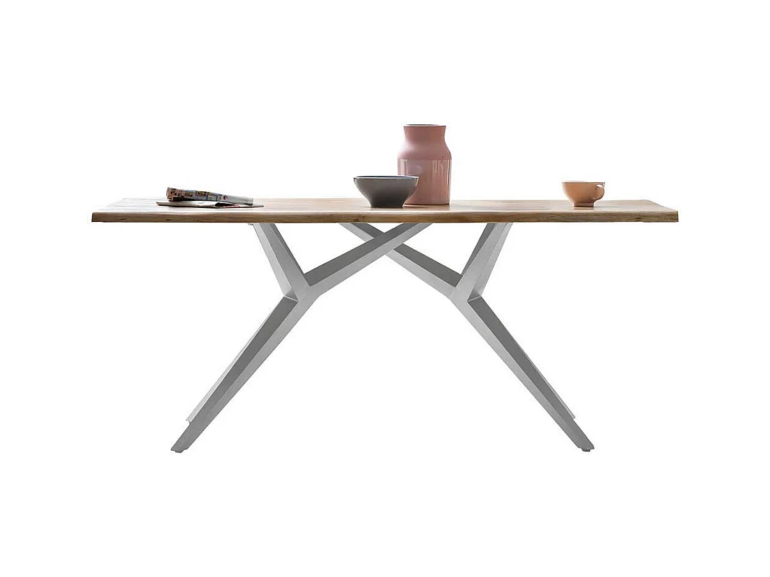 Tisch aus Akazie Massivholz und Eisen modern