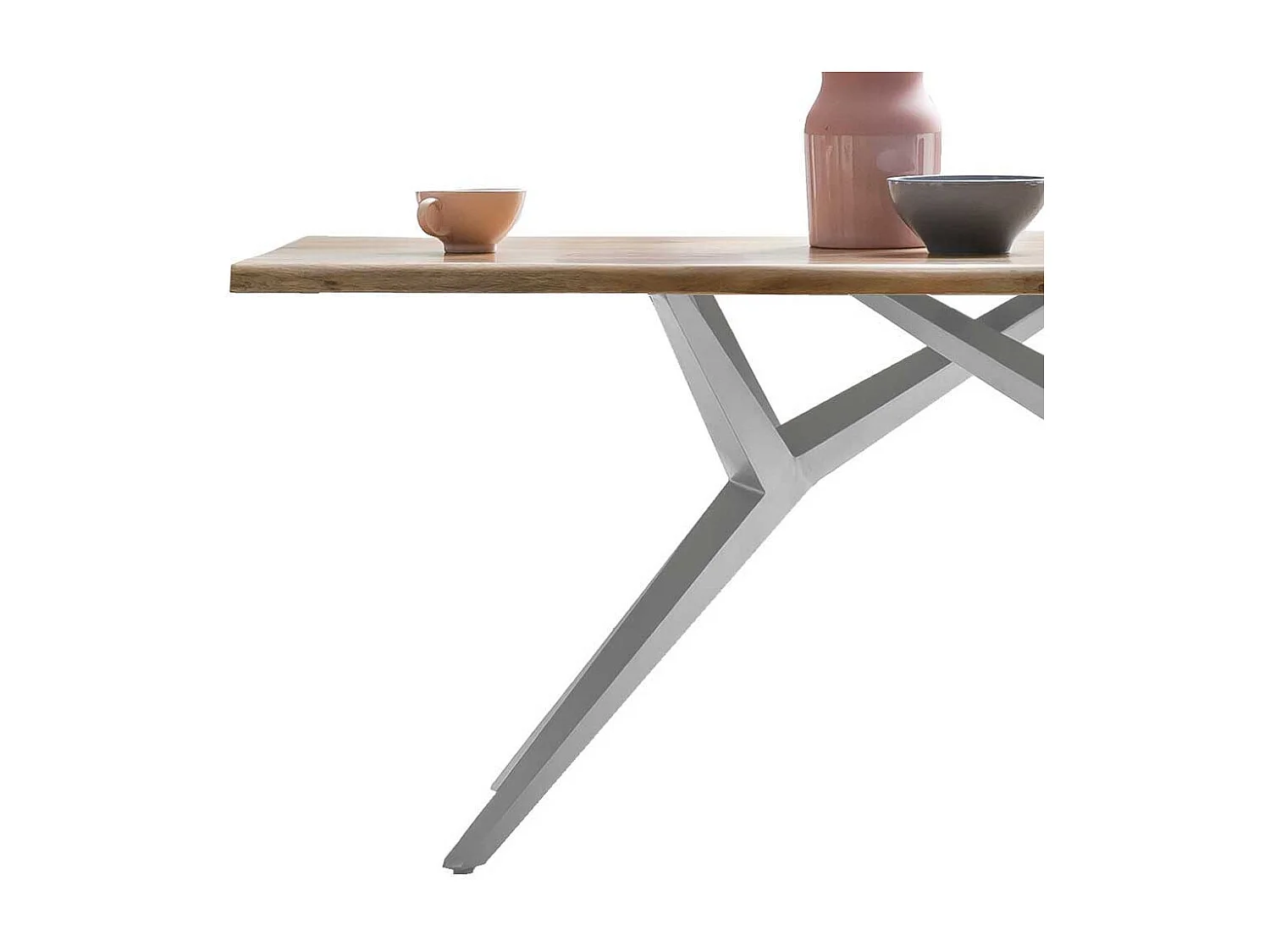 Tisch aus Akazie Massivholz und Eisen modern